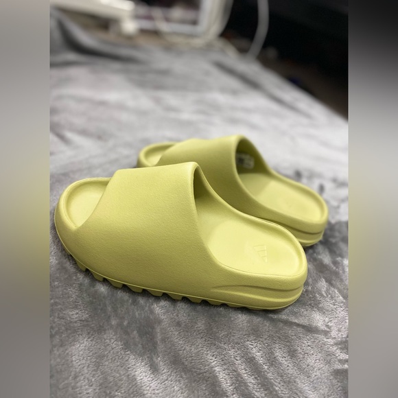 YEEZY SLIDE (COLOR RESIN) - Picture 6 of 7